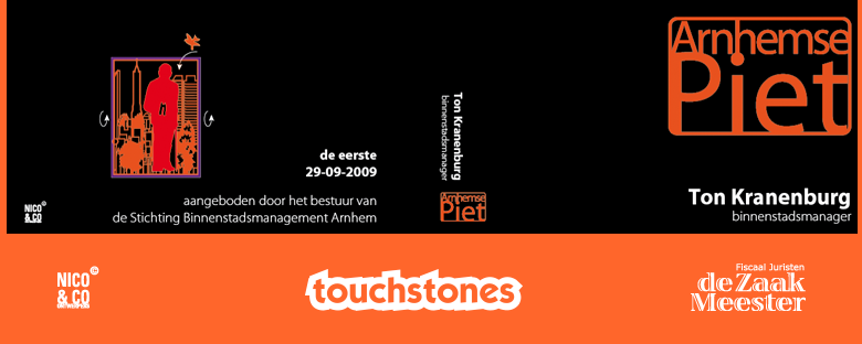 De eerste Arnhemse Piet is voor Ton Kranenburg, binnenstadsmanager, aangeboden door het bestuur van de Stichting Binnenstadmanagement Arnhem